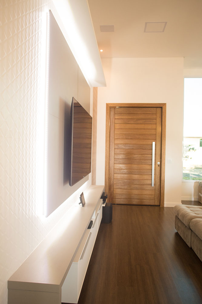 Móveis Planejados para Apartamentos Pequenos. Maximizando Espaços com Estilo. Morar em um apartamento pequeno não significa abrir mão do conforto e da estética.