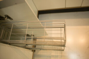 Móveis Planejados para Apartamentos Pequenos. Maximizando Espaços com Estilo. Morar em um apartamento pequeno não significa abrir mão do conforto e da estética.