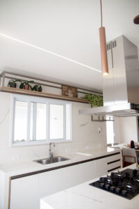 Transforme Sua Cozinha Inspirações de Móveis Planejados uma realidade palpável que podem elevar o design e a funcionalidade da sua cozinha.