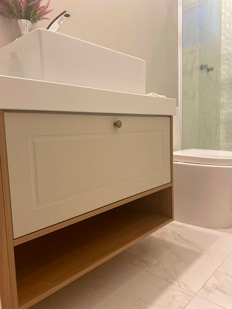 Móveis Planejados para Banheiros Modernos Vamos ver algumas dicas e ideias audaciosas para o projeto dos sonhos de banheiros modernos com móveis planejados.