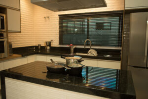 Móveis Planejados na Decoração, Integrando Estilo e Praticidade. Vamos explorar como integrar estilo e personalidade na decoração com móveis planejados.