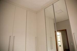 Como Criar um Closet dos Sonhos com Móveis Planejados, algumas dicas sobre como criar o closet dos sonhos com móveis planejados.