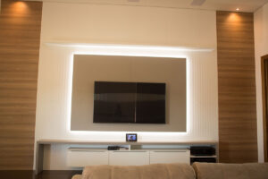 Como Escolher o Melhor Layout para sua Sala de Estar É onde recebemos visitas, passamos momentos em família e relaxamos no dia a dia.