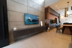 Como Escolher o Melhor Layout para sua Sala de Estar É onde recebemos visitas, passamos momentos em família e relaxamos no dia a dia.