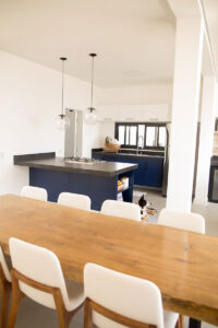 Dicas de Iluminação para Destacar seus Móveis Planejados para que eles sejam realmente valorizados, a iluminação do espaço precisa ser bem planejada.