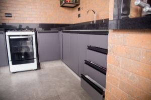 Integração Perfeita entre Móveis Planejados e Eletrodomésticos Otimize sua Cozinha e Lavanderia