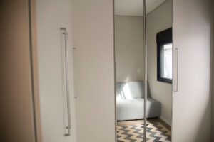 Closet planejado é transformar a rotina em uma experiência muito mais prática e sofisticada