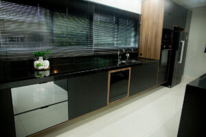 Móveis Planejados Pretos. O Guia Definitivo para uma Decoração Moderna e Sofisticada.