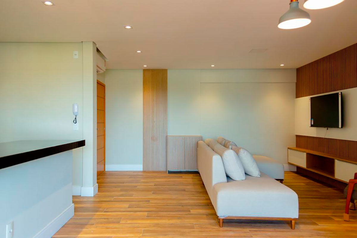 Iluminação Embutida em Móveis: Transforme sua Sala de TV em um Cinema Particular