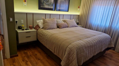 Iluminação Embutida em Móveis: Transforme sua Sala de TV em um Cinema Particular