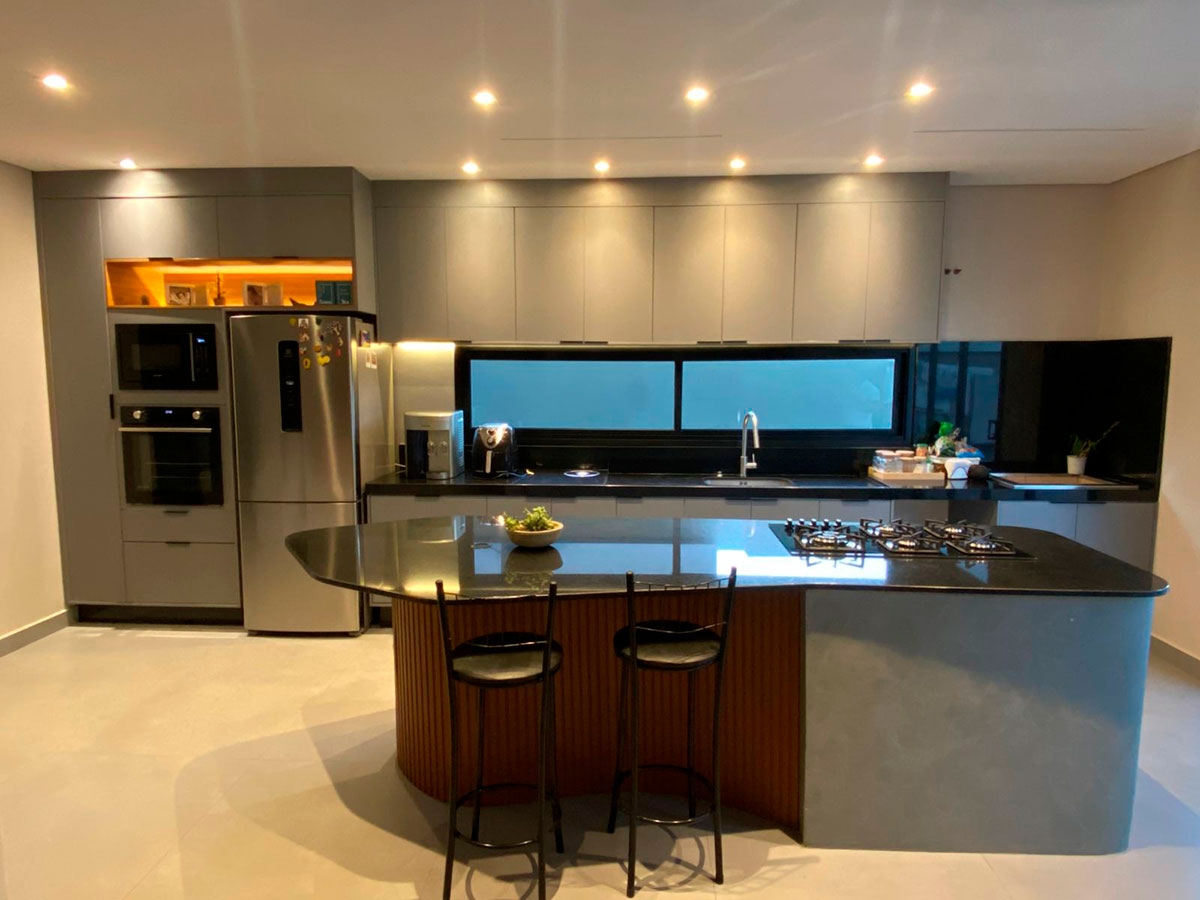 Páscoa em Família: Como sua Sala de Jantar Planejada pode Transformar Grandes Recepções