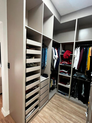 Closet Planejado: O Guia Definitivo para Organizar Casacos e Edredons neste Inverno