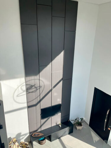 Ambientes Claros e Arejados: Como a Marcenaria Inteligente Maximiza a Luz Natural na sua Casa