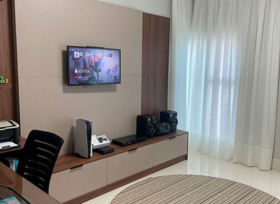 Espaço Gamer Planejado Marcenaria Inteligente para Fios Escondidos e Máxima Organização
